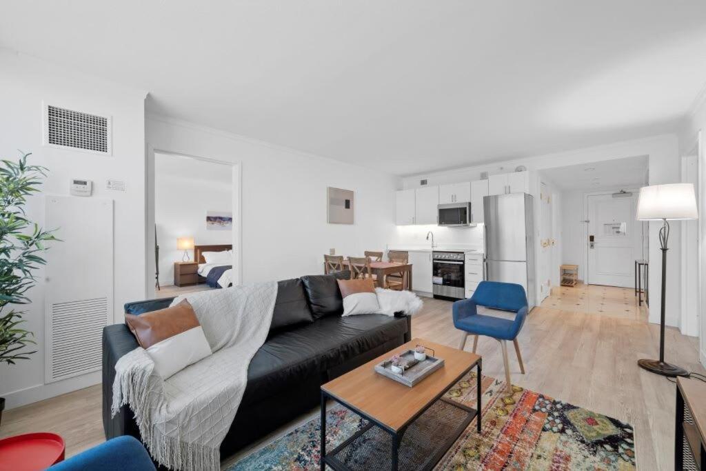 Huge Beachfront Cozysuites At Showboat Apartment *