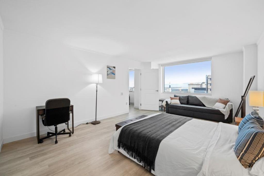 Huge Beachfront Cozysuites At Showboat Apartment *