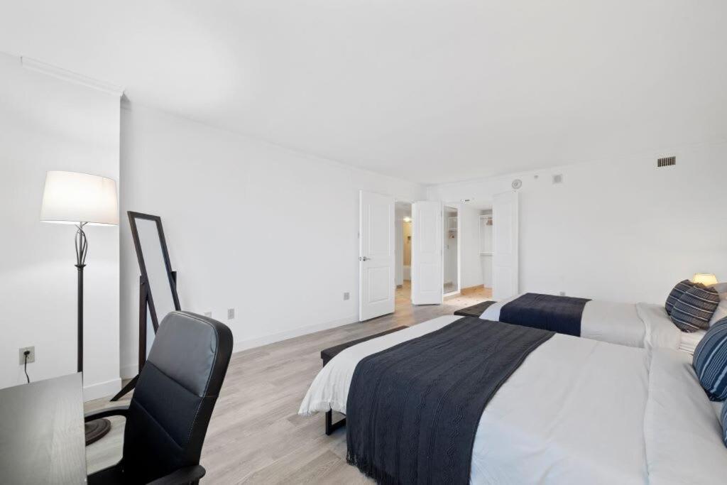 Huge Beachfront Cozysuites At Showboat Apartment *