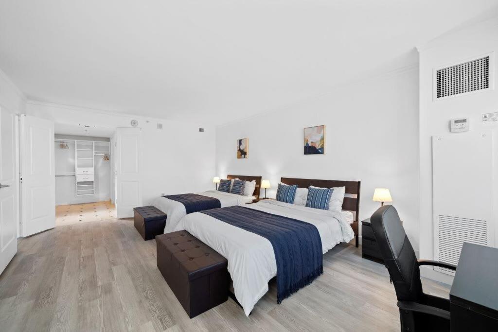 Huge Beachfront Cozysuites At Showboat Apartment