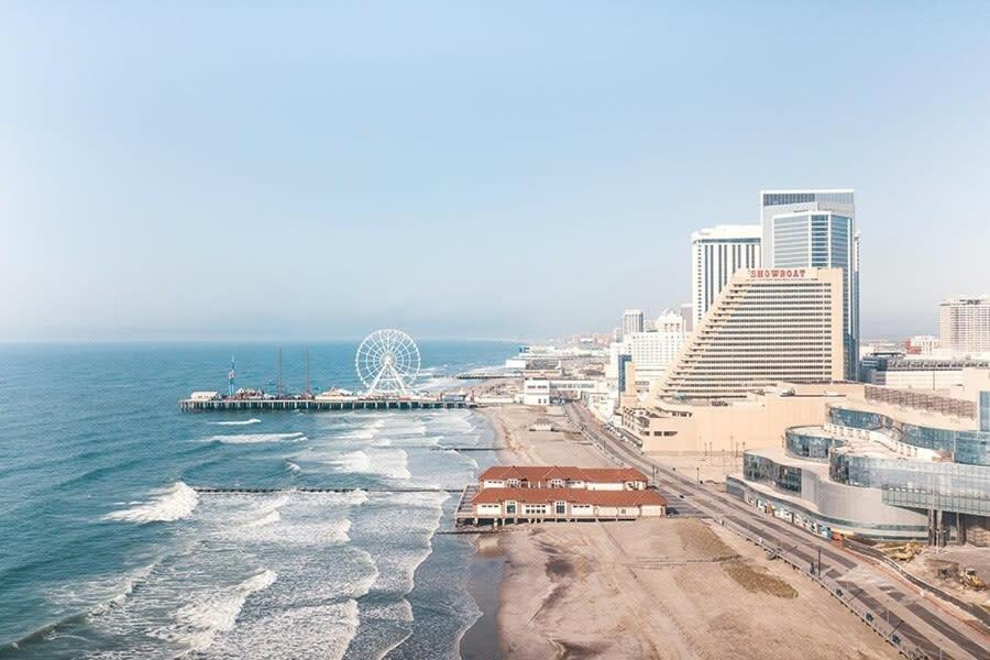 Huge Beachfront Cozysuites At Showboat Atlantic City
