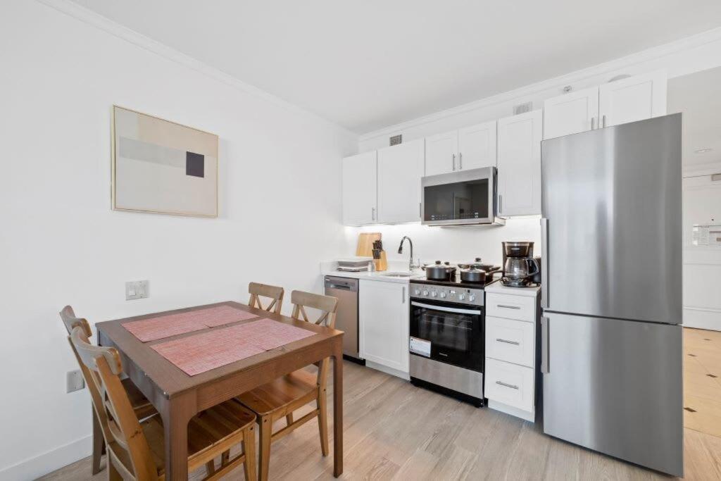 Huge Beachfront Cozysuites At Showboat Apartment