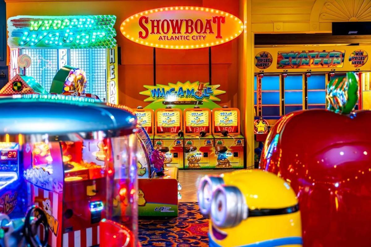 Huge Beachfront Cozysuites At Showboat Apartment *